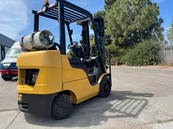 CATERPILLAR 5000lb PROPANE FORKLIFT - Image 4