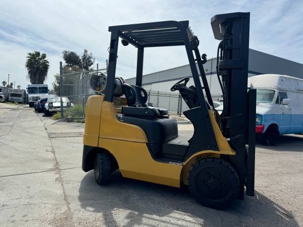CATERPILLAR 5000lb PROPANE FORKLIFT - Image 5