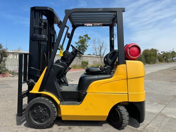 CATERPILLAR 5000lb PROPANE FORKLIFT