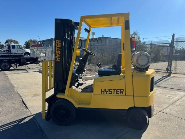 HYSTER 4000LB CAPACITY PROPANE FORKLIFT - Image 3