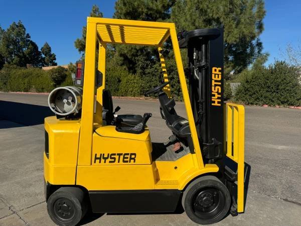 HYSTER 4000LB CAPACITY PROPANE FORKLIFT
