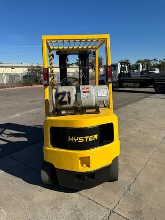 HYSTER 4000LB CAPACITY PROPANE FORKLIFT - Image 5