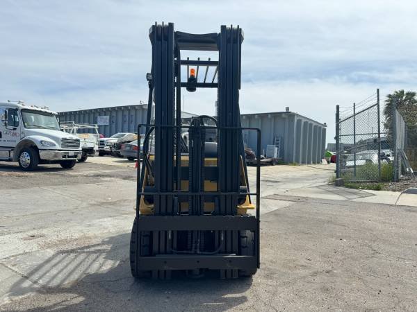 CATERPILLAR 5000lb PROPANE FORKLIFT - Image 6