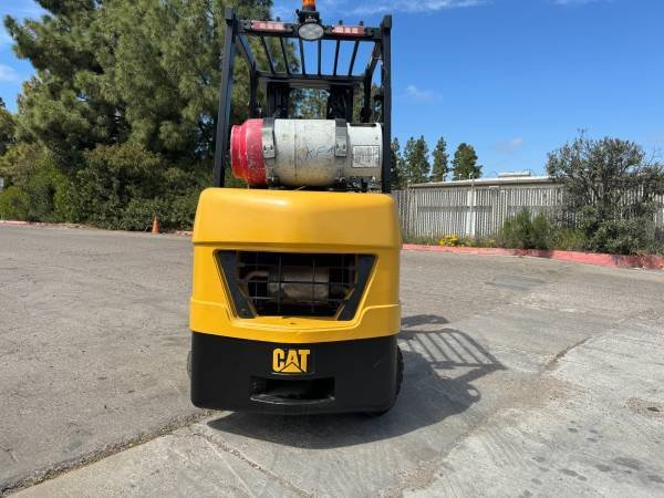 CATERPILLAR 5000lb PROPANE FORKLIFT - Image 3
