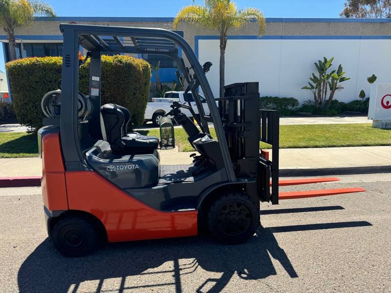 TOYOTA 4000LB CAPACITY PROPANE FORKLIFT - Image 4