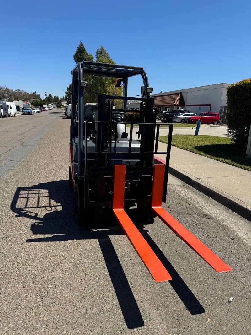 TOYOTA 4000LB CAPACITY PROPANE FORKLIFT - Image 2
